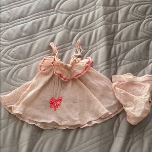 Baby girl 2 piece set. 6-12m runs small